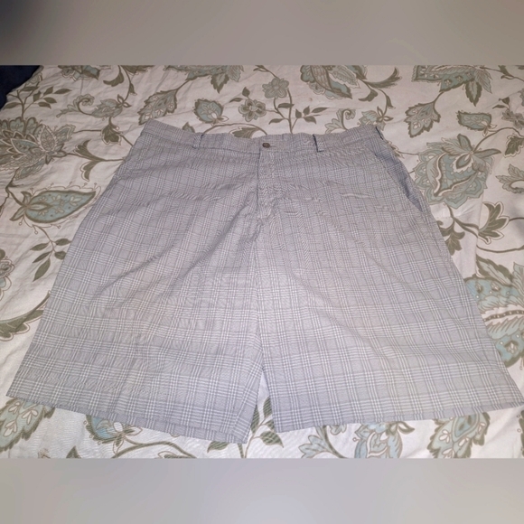 A pair of Nike mens dri-fit golf shorts in a 38 - Picture 1 of 8
